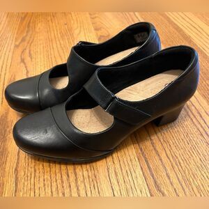 Clarks Unstructured Rosalyn Wren Retro Black Strapy Mary Jane 2 in Comfort Heels